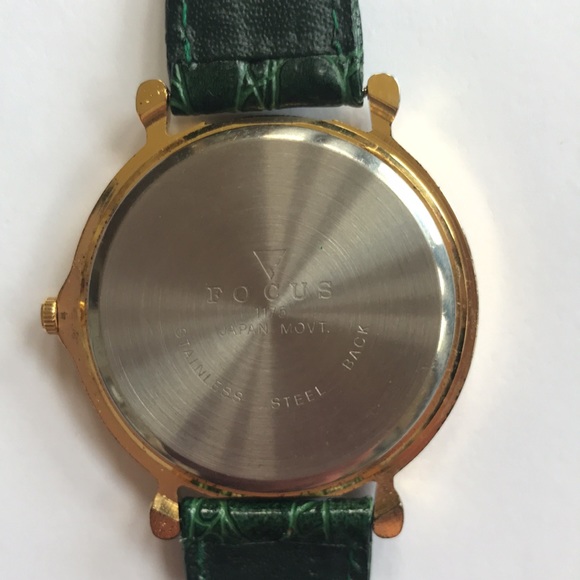 Vintage Festive Holiday Christmas Tree Watch - Picture 6 of 8